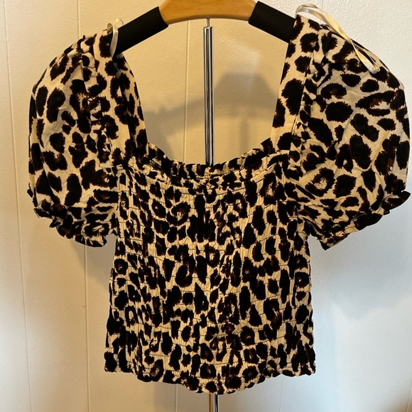 Cheetah off the shoulder crop top - Picture 3 of 7